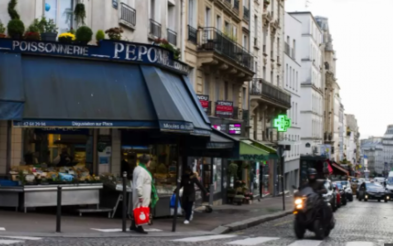 Francia anuncia toque de queda en París por contagios COVID19