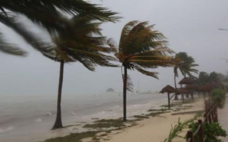  Tormenta “Gamma” toca tierra en las costas del Caribe Mexicano