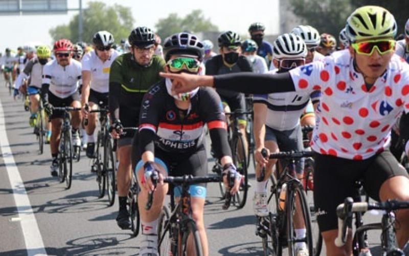 Más de mil ciclistas realizaron ayer una rodada por las autopistas México-Pachuca y México-Pirámides