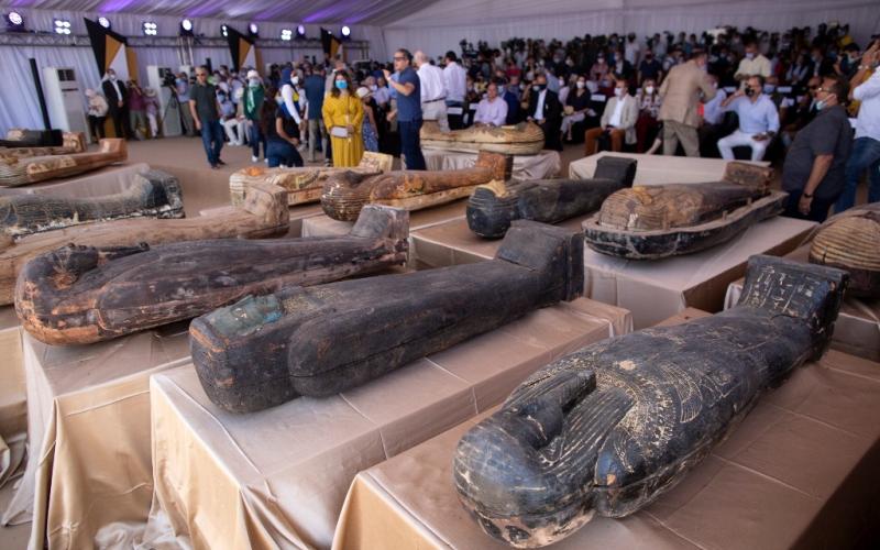El Cairo. El Gobierno egipcio ha anunciado este sábado el descubrimiento de una gran colección de ataúdes intacto