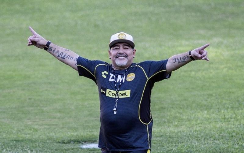 Diego Maradona dio negativo a un hisopado para detectar coronavirus, luego de haber tenido contacto con un jugador infectado. Foto Afp / Archivo