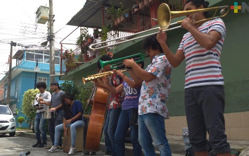 Músicos de Xalapa mencionan “estar muriendo de hambre” le hacen un llamado a Cuitláhuac García