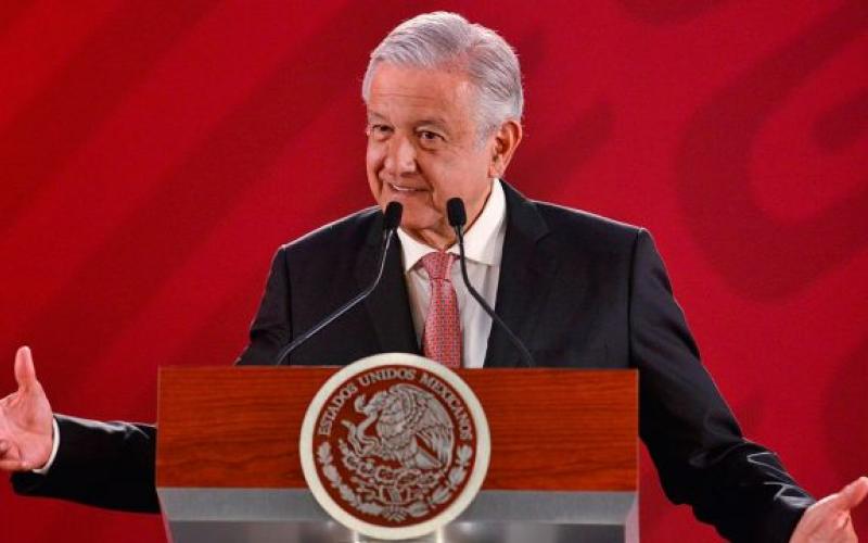 AMLO refiere que no se pretende afectar a empresas con la prohibición de venta de quesos