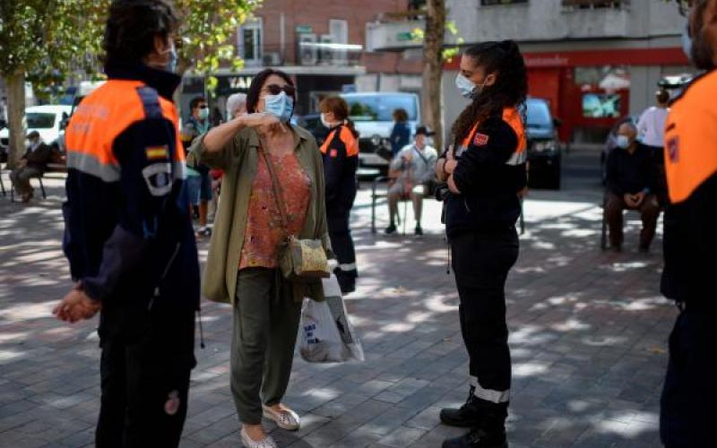  Las restricciones aumentan en Europa ante un "alarmante" avance del COVID-19