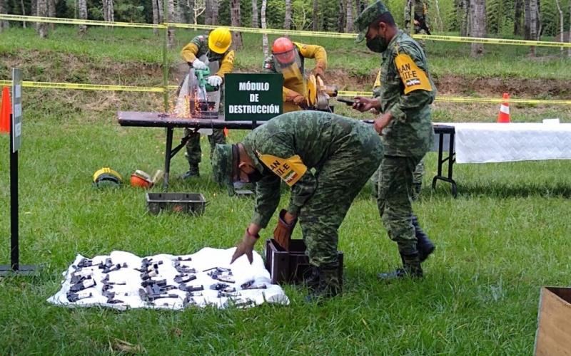 Sedena destruye 945 armas de fuego decomisadas a las organizaciones delincuenciales