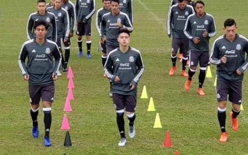 Selección Mexicana rumbo a Holanda para gira europea