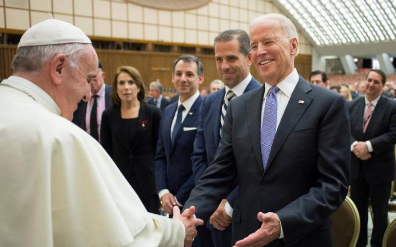 Papa Francisco felicita por teléfono a Joe Biden por su virtual victoria presidencial