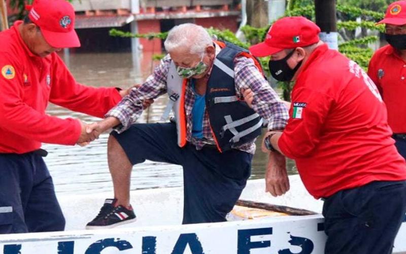 Indica la titular de la CNPC, Laura Velázquez, que hay más de 8 mil viviendas afectadas; organiza las acciones de atención y auxilio de las autoridades civiles y militares