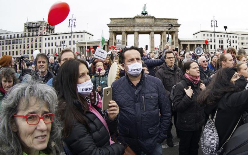  En Alemania las restricciones frenan al virus COVID19