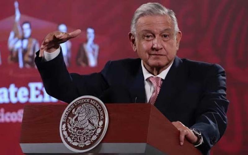 AMLO planea comprar 80 ambulancias con aportaciones de altos funcionarios públicos