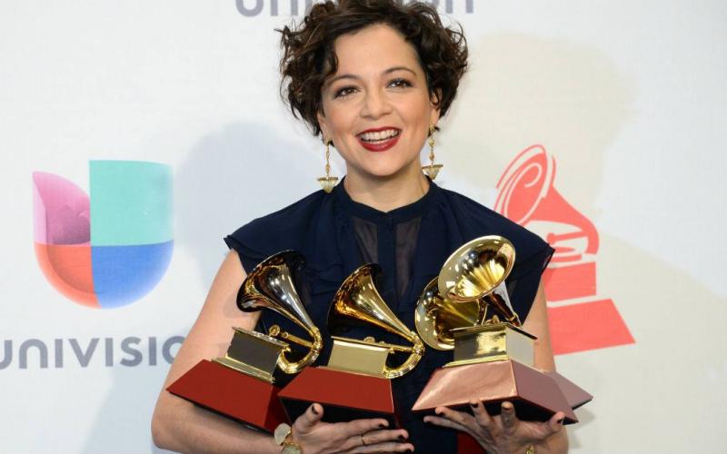 Natalia Lafourcade se sobrepuso a la ´ola´ de reggaeton y pop que reinó en los Latin Grammy 2020