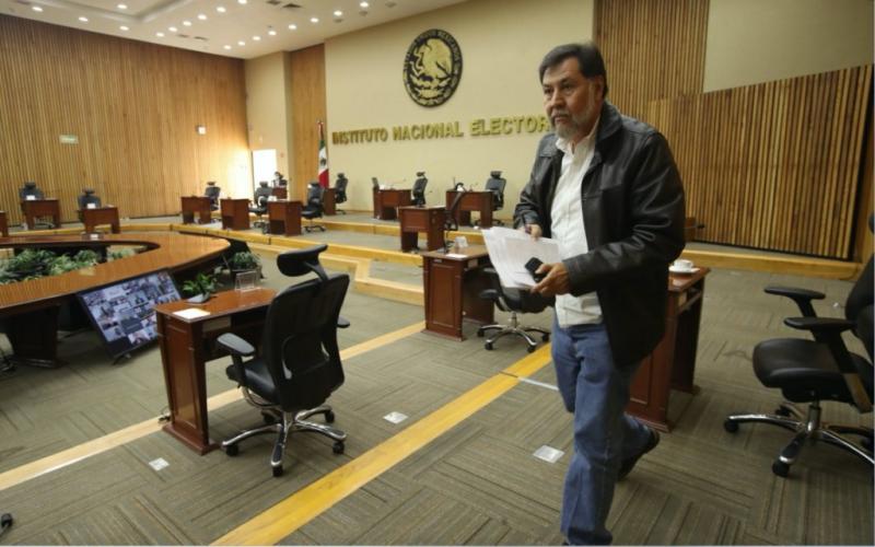  El diputado petista Fernández Noroña se queda solo tras negarse a usar cubrebocas