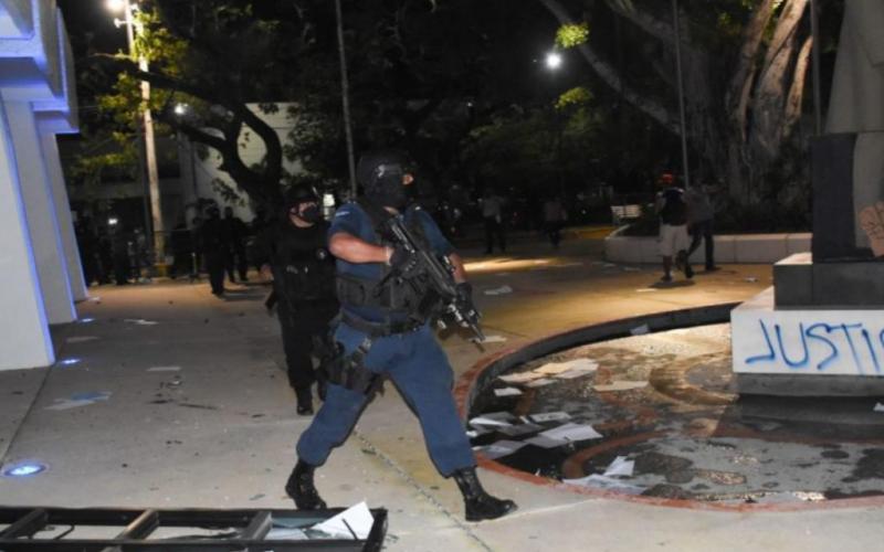 Condena ONU disparos de policías contra protesta feminista en Cancún