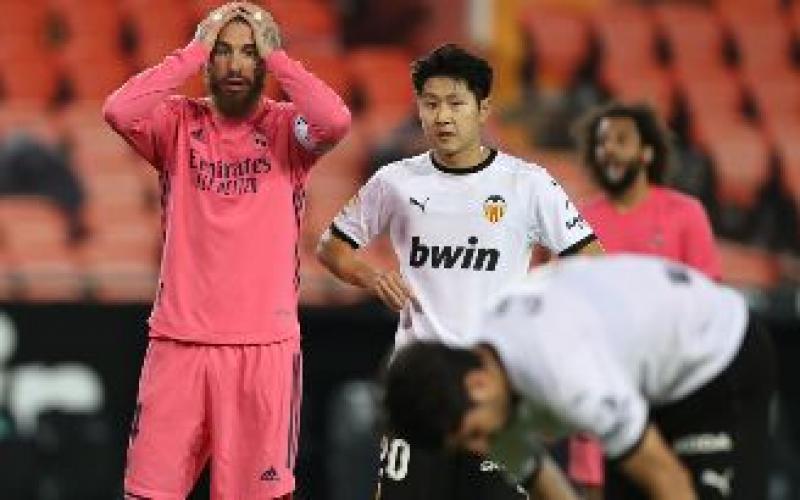 Valencia aplasta al Real Madrid con un contundente (4-1)