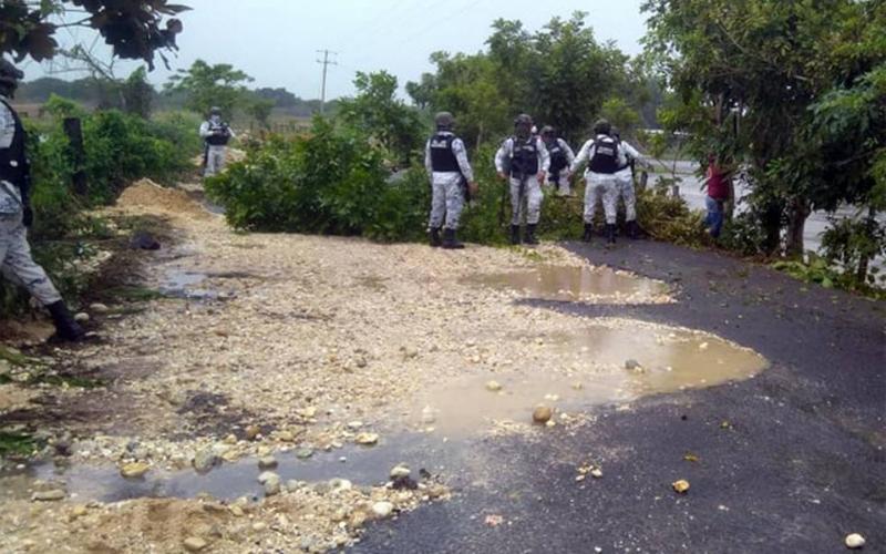 Fuertes lluvias deslavaron y socavaron carretera Francisco Rueda y Las Choapas