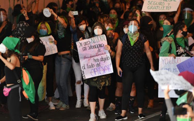 Pidió a los medios de comunicación dar prioridad en la información acerca de que esta marcha es una protesta por la violencia contra el género y evitar calificar a las mujeres de "violentas"