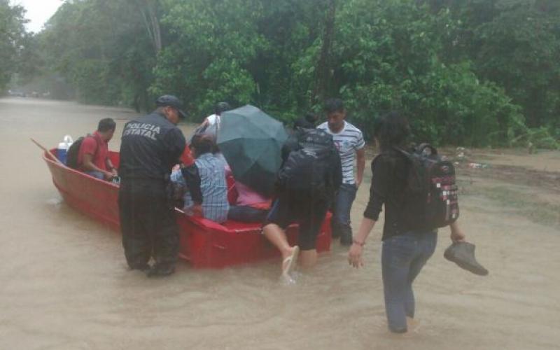 Pobladores de Las Choapas Veracruz están en alerta por los crecientes de los ríos Uxpanapa y Tancochapa 