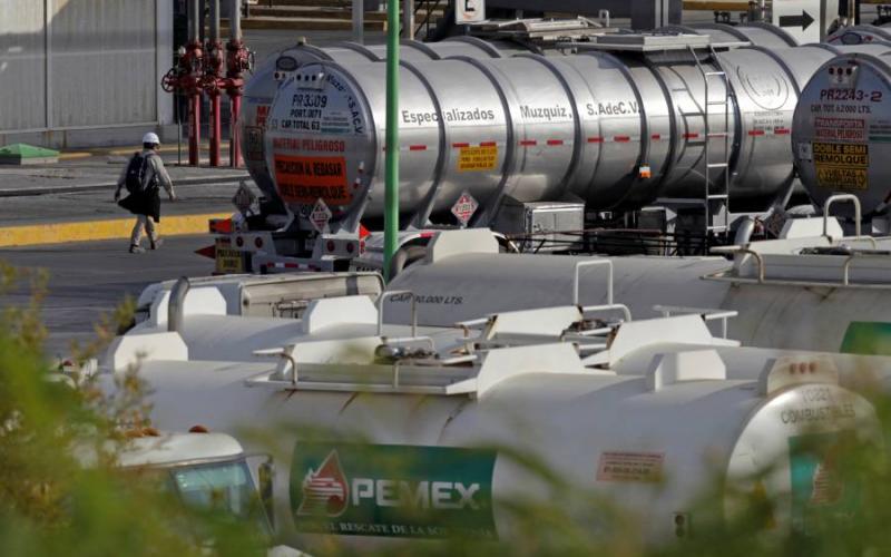 Pemex suspende tratos con Vitol tras mención de sobornos