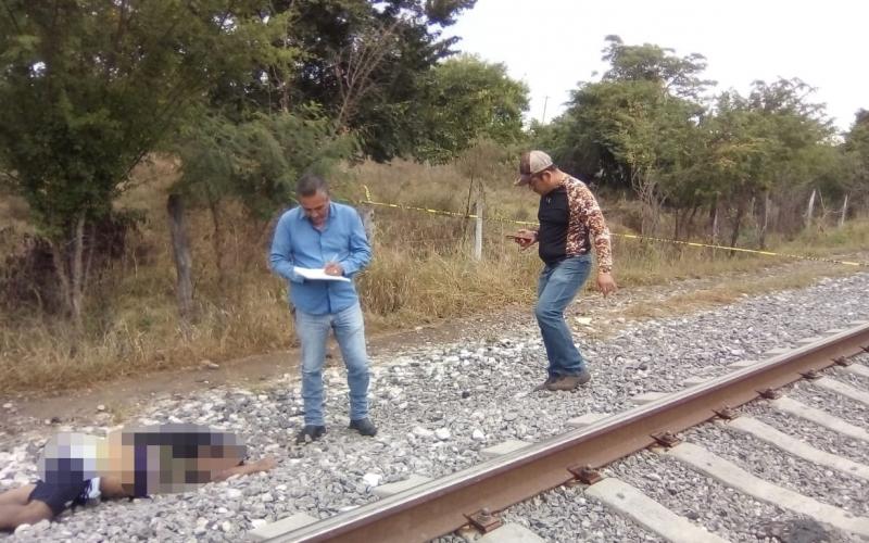 El cuerpo de una persona del sexo masculino fue encontrado a un costado de la vía del tren en el tramo Paso del Macho-Camarón, autoridades ministeriales tomaron conocimiento.