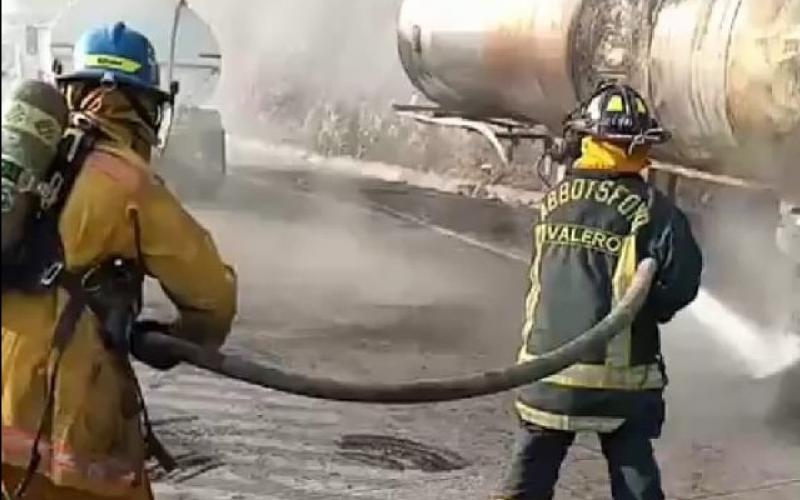 Se incendia pipa cargada con chapopote en la Córdoba Veracruz