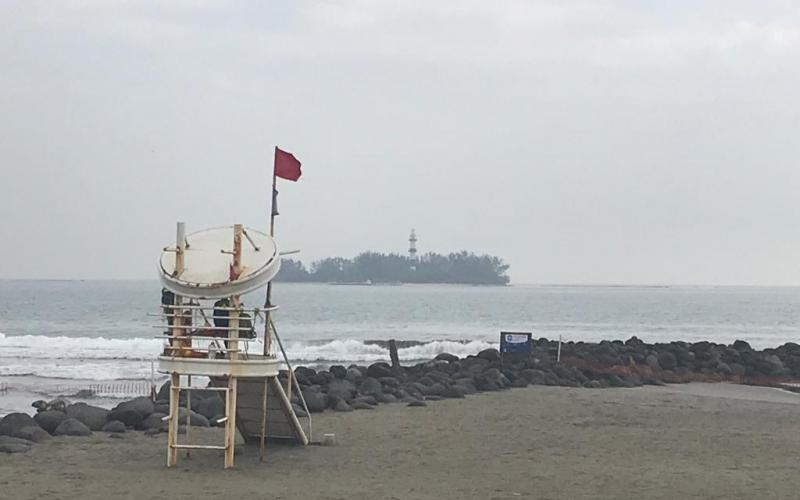 Cierran playas de Boca del Río por viento del norte