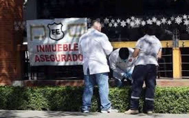 Aprehenden a dos femeninas tras alterar escena de la ejecución de Aristóteles Sandoval