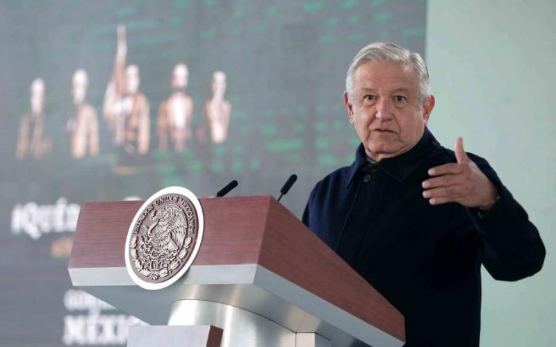 AMLO: “La gente prefiere que nosotros manejemos las vacunas, no politiqueros”