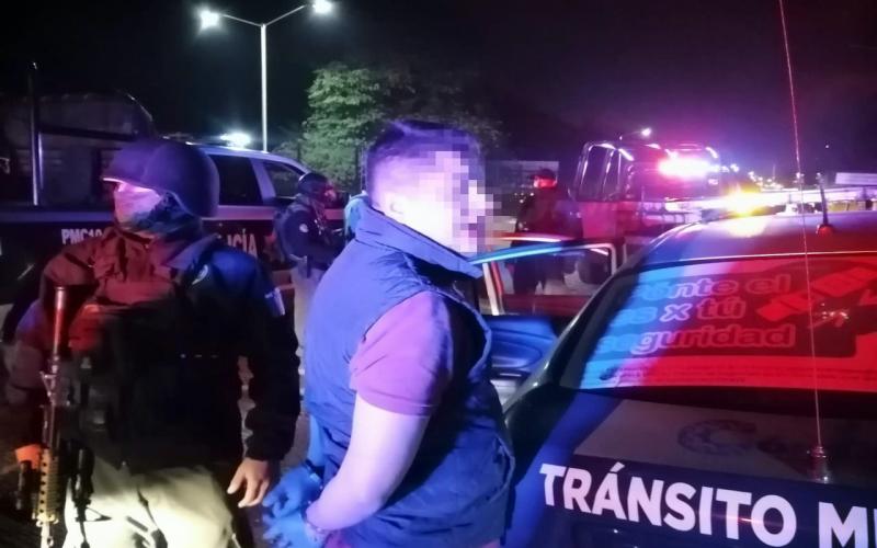 El sujeto fue detenido tras robarse y chocar la unidad de Tránsito Municipal sobre la autopista que conduce a Orizaba