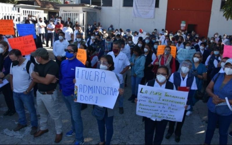 Nuevamente empleados exigen salida del jefe de jurisdicción sanitaria en Orizaba