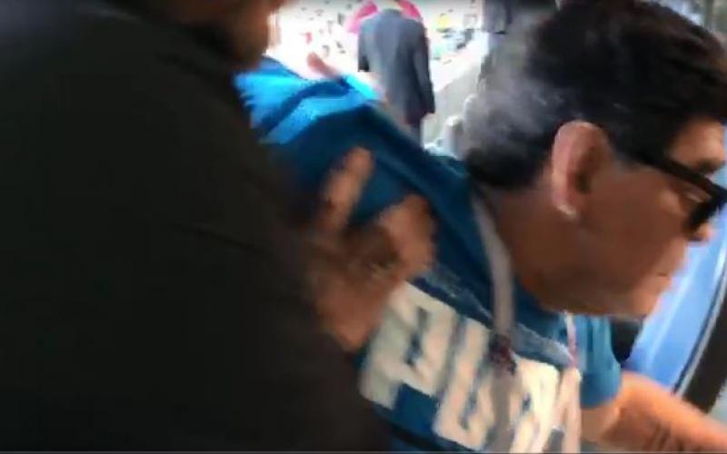 Exponen a Maradona ebrio y fumando días antes de morir 