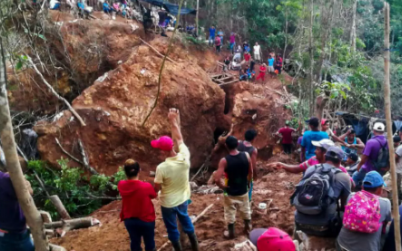  Ejército, bomberos y policías de Nicaragua intentan el rescate de mineros atrapados