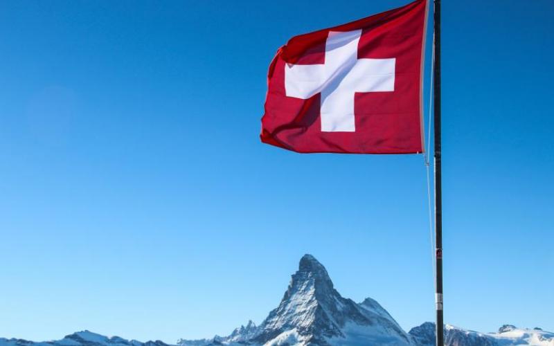  Suiza arranca etapa de vacunación contra el COVID-19