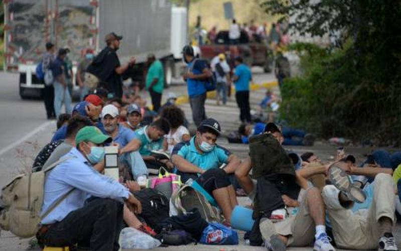 En el departamento de Copán, decenas de hondureños se preparan para partir hacia EU en la primera caravana migrante del año. Más de 370 personas lograron ingresar en Guatemala.