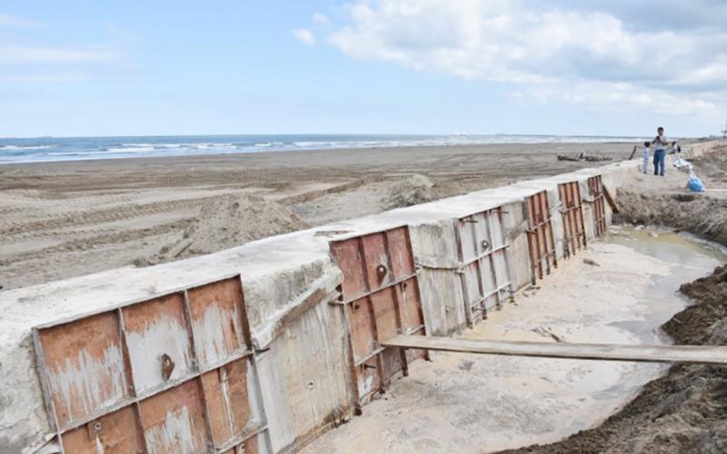 “La construcción del muro ha resistido los embates de las olas y las intensas lluvias