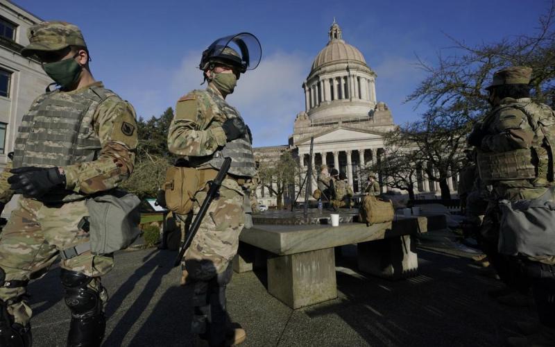 Las medidas de seguridad pretendían proteger las sedes de gobierno de la clase de violencia registrada el 6 de enero en el Capitolio de Estados Unidos