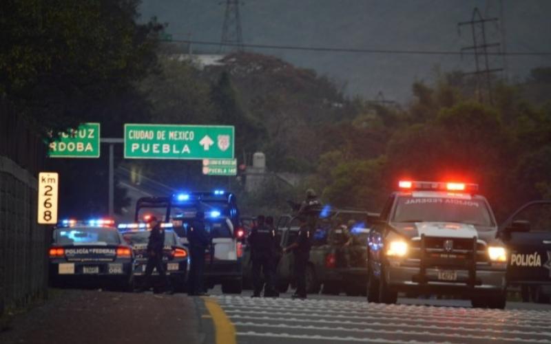 Sujetos fuertemente armados atacan a policía Federal en la Córdoba Puebla