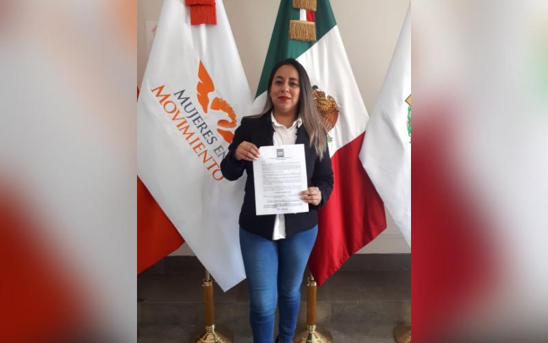 La abogada Susana Corona se registra como precandidata para alcaldía de Acayucan