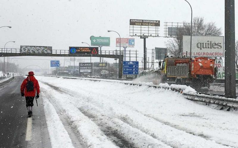 Los equipos de emergencias en el centro de España despejaron 500 carreteras y rescataron a unas 1,500 personas varadas en vehículos