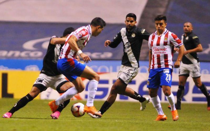 Chivas debuta en la apertura LigaMX 2021 con un empate ante el Puebla