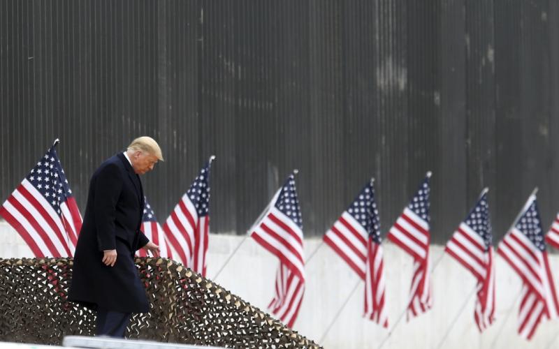 Ante un segmento del muro fronterizo en Álamo, Texas, Trump resaltó los supuestos logros de su muro y su política migratoria