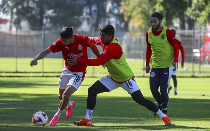 Entrenamiento del equipo rojiblanco con miras a la fecha inaugural del torneo Guardianes 2021.