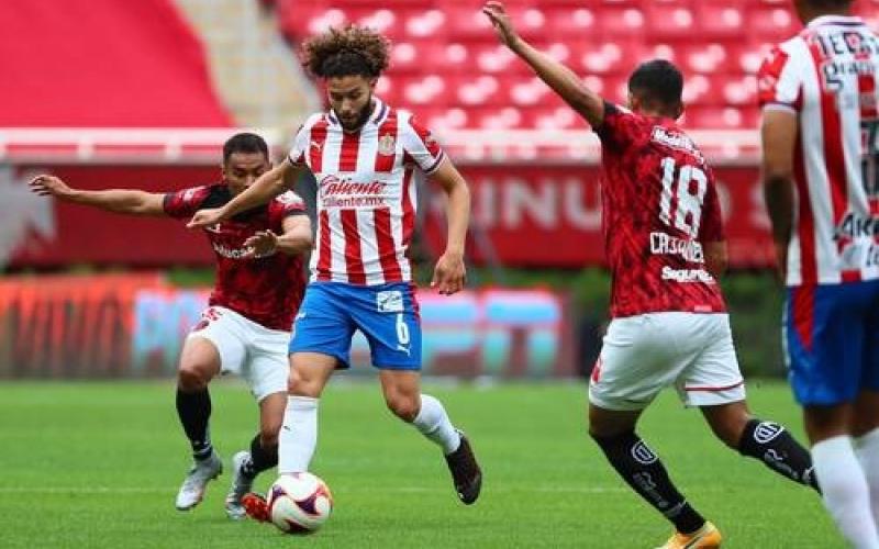 Los rojiblancos y escarlatas se repartieron puntos en un partido gris en el estadio del Guadalajara