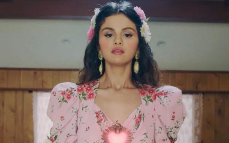  Selena Gómez está de vuelta con música en español: “De una vez”