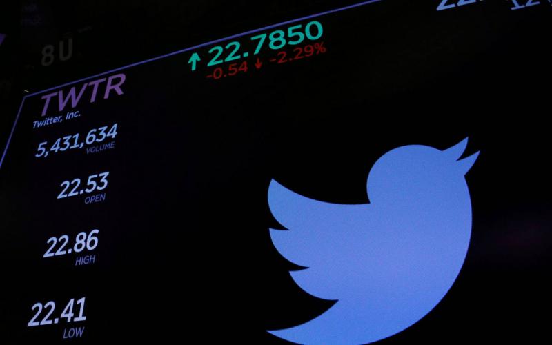 Acciones de Twitter se desploman tras suspender cuenta de Donald Trump