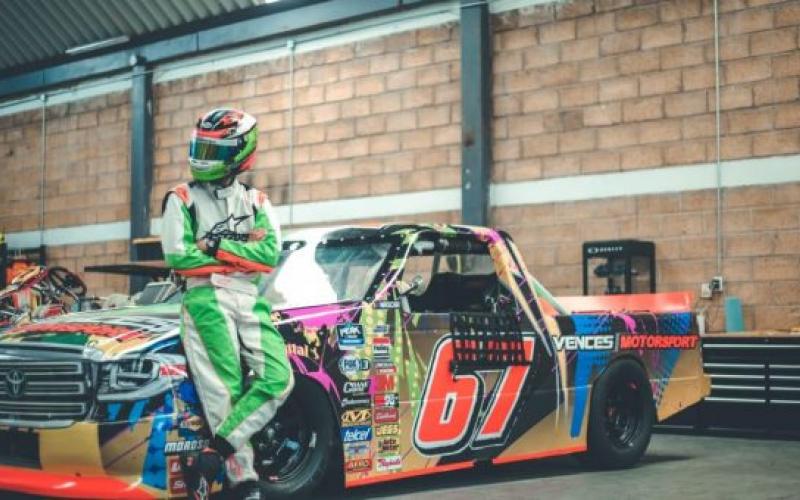 Andrik Dimayuga, piloto de la nueva generación del automovilismo mexicano, celebró “el sueño” de haber corrido hace unos días en el afamado autódromo de Daytona