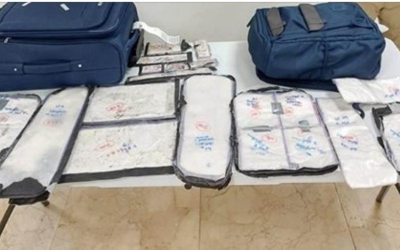 Detienen a dos colombianos con 35 paquetes de cocaína en Cancún