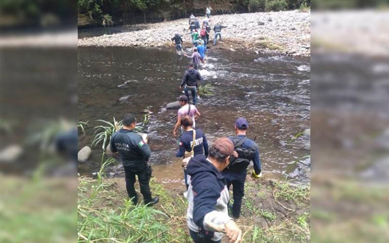 Lugareños vieron el cadáver en el caudal del río y al acercarse pudieron ver que se trataba de un hombre