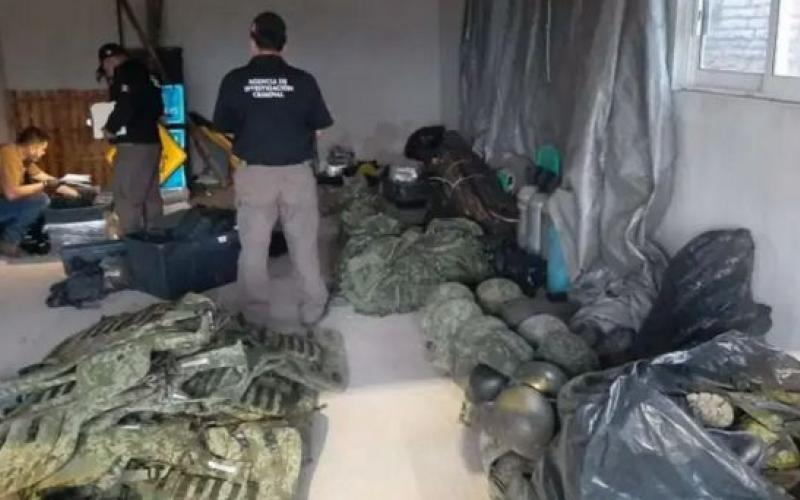 FGR cateó dos inmuebles en Jalisco asegura vehículos, armas y cartuchos