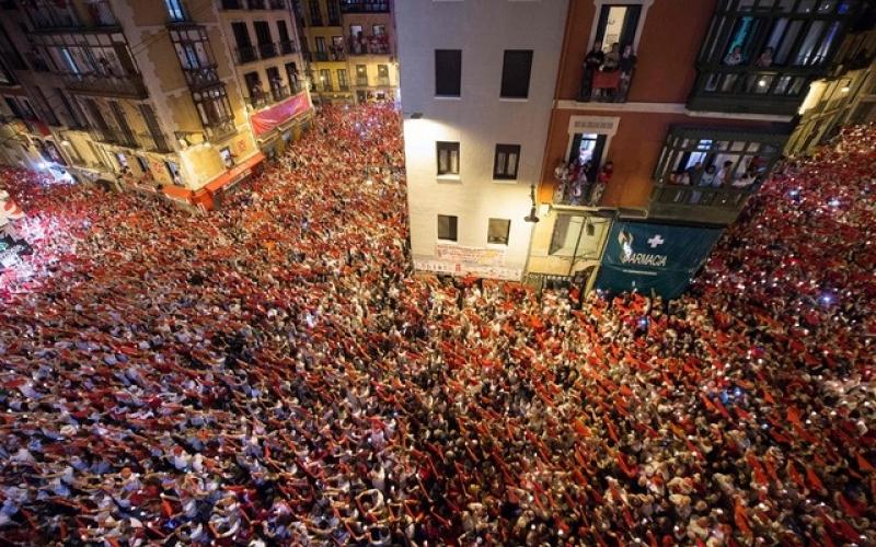 Una fiesta internacional a “la que vienen a Navarra millones de personas, no va a ser posible”, dijo la presidenta regional María Chivite