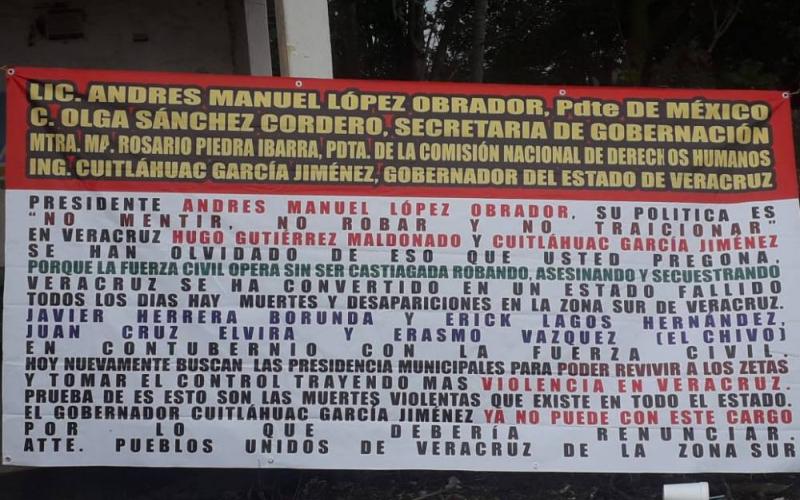 En ciudad Isla y José Azueta dejan lona con mensaje para AMLO